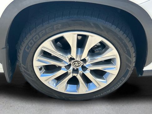 Used 2020 Toyota Highlander Limited AWD/4WD image 9