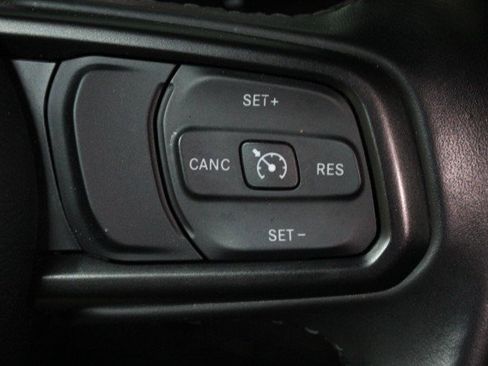 Used 2022 Jeep Gladiator Sport image 11