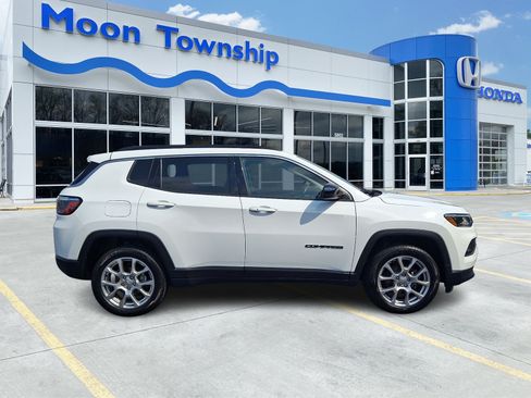 Used 2022 Jeep Compass Latitude AWD/4WD image 7