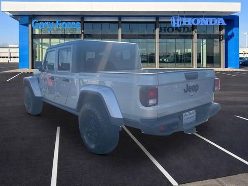 Used 2022 Jeep Gladiator Willys image 3