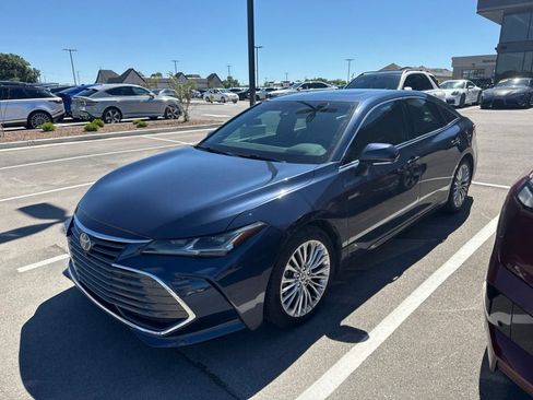 Used 2020 Toyota Avalon Limited w/ Advanced Safety Package FWD image 3