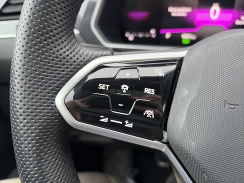 Certified 2024 Volkswagen Tiguan SE R-Line image 26