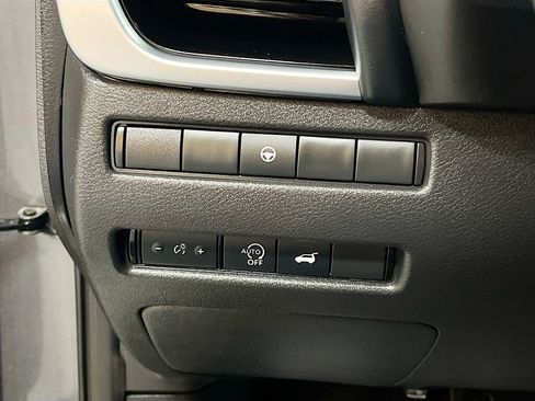 Used 2023 Nissan Rogue SL w/ SL Premium Package FWD image 10