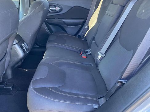 Used 2016 Jeep Cherokee Latitude w/ Comfort/Convenience Group image 11