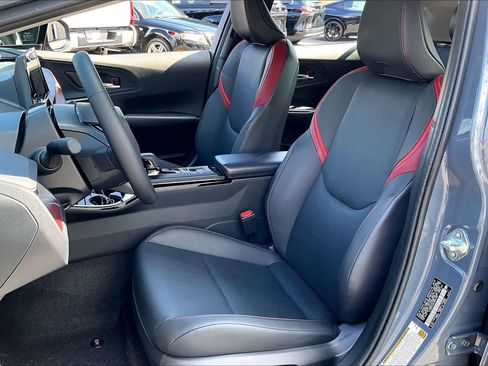 Used 2025 Toyota Prius Plug-In Hybrid image 7