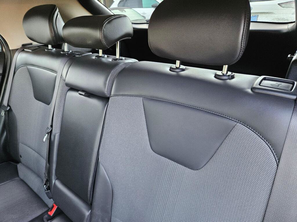 Used 2025 Kia Niro EX Touring FWD image 13