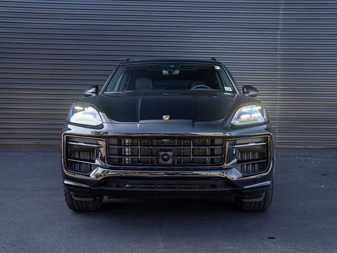 Certified 2025 Porsche Cayenne image 25