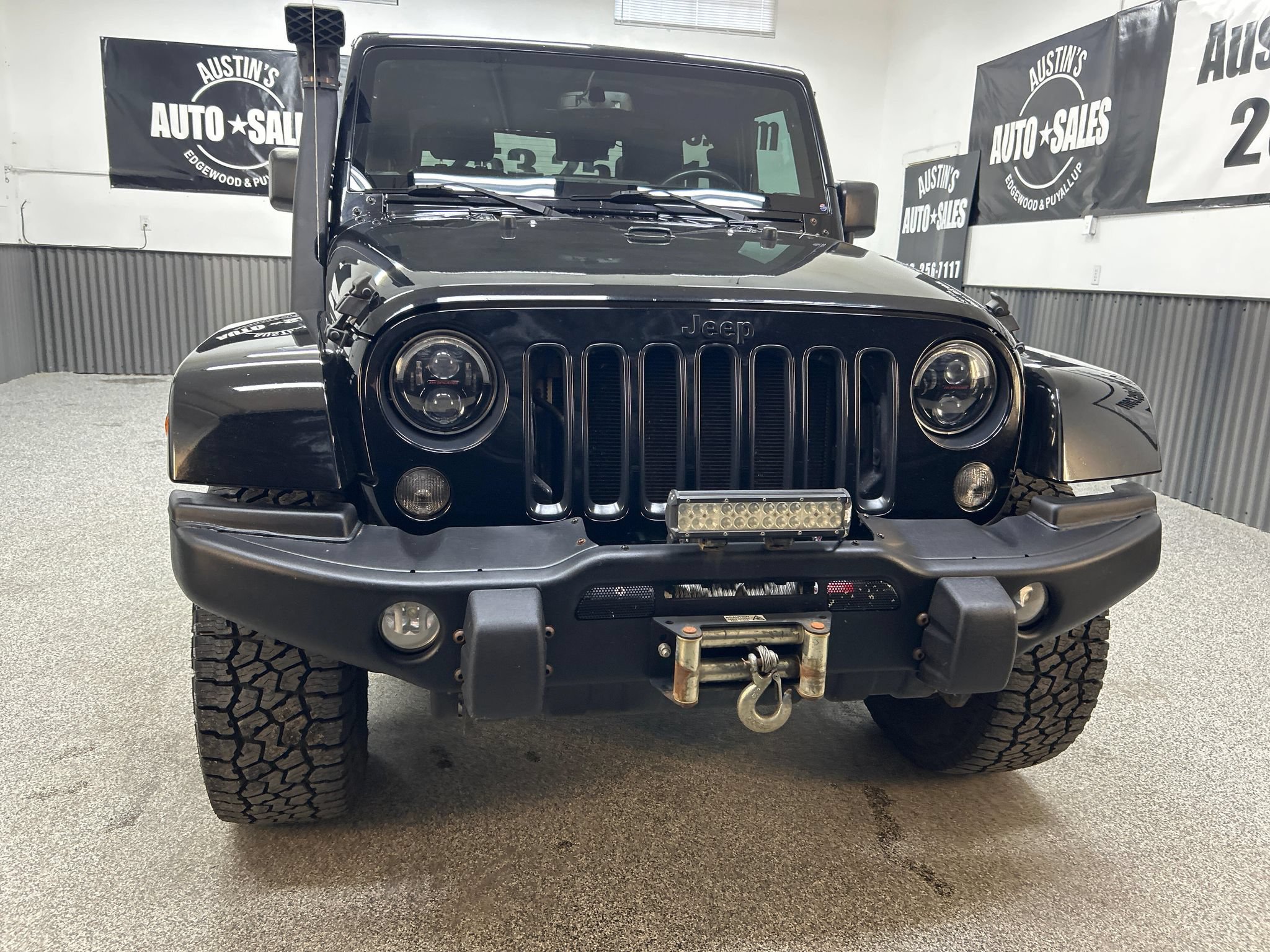 Used 2016 Jeep Wrangler Sahara w/ Connectivity Group AWD/4WD image 2