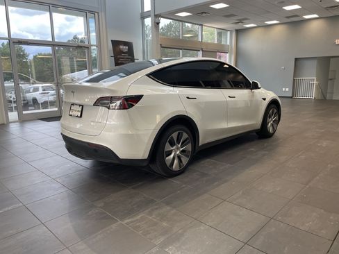 Used 2023 Tesla Model Y Long Range AWD/4WD image 10