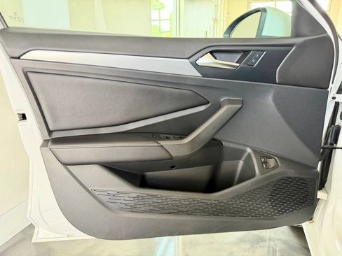 Used 2023 Volkswagen Jetta SE w/ Panoramic Sunroof Package FWD image 34