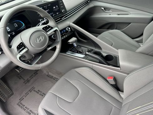 Certified 2025 Hyundai Elantra Sport image 13