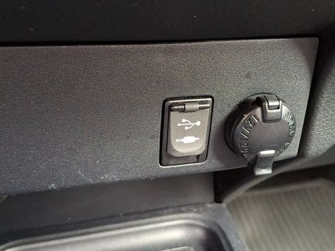Used 2017 Toyota RAV4 LE AWD/4WD image 23