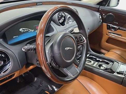Used 2014 Jaguar XJ L Portfolio RWD image 14