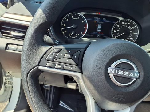 Used 2025 Nissan Altima 2.5 SV FWD image 19
