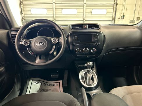 Used 2018 Kia Soul FWD image 4