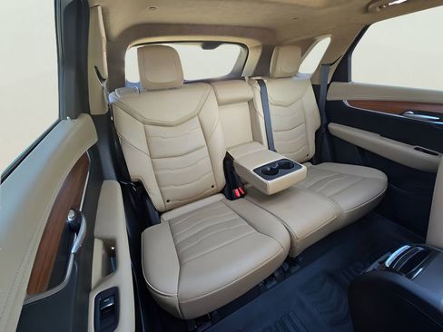 Used 2017 Cadillac XT5 Platinum w/ Driver Assist Package image 33