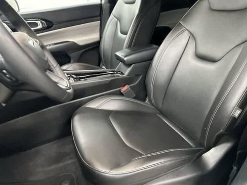 Used 2025 Jeep Compass Limited AWD/4WD image 10