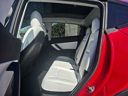 Used 2022 Tesla Model Y Long Range AWD/4WD image 22