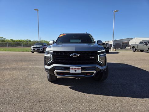 Used 2025 Chevrolet Tahoe Z71 image 2