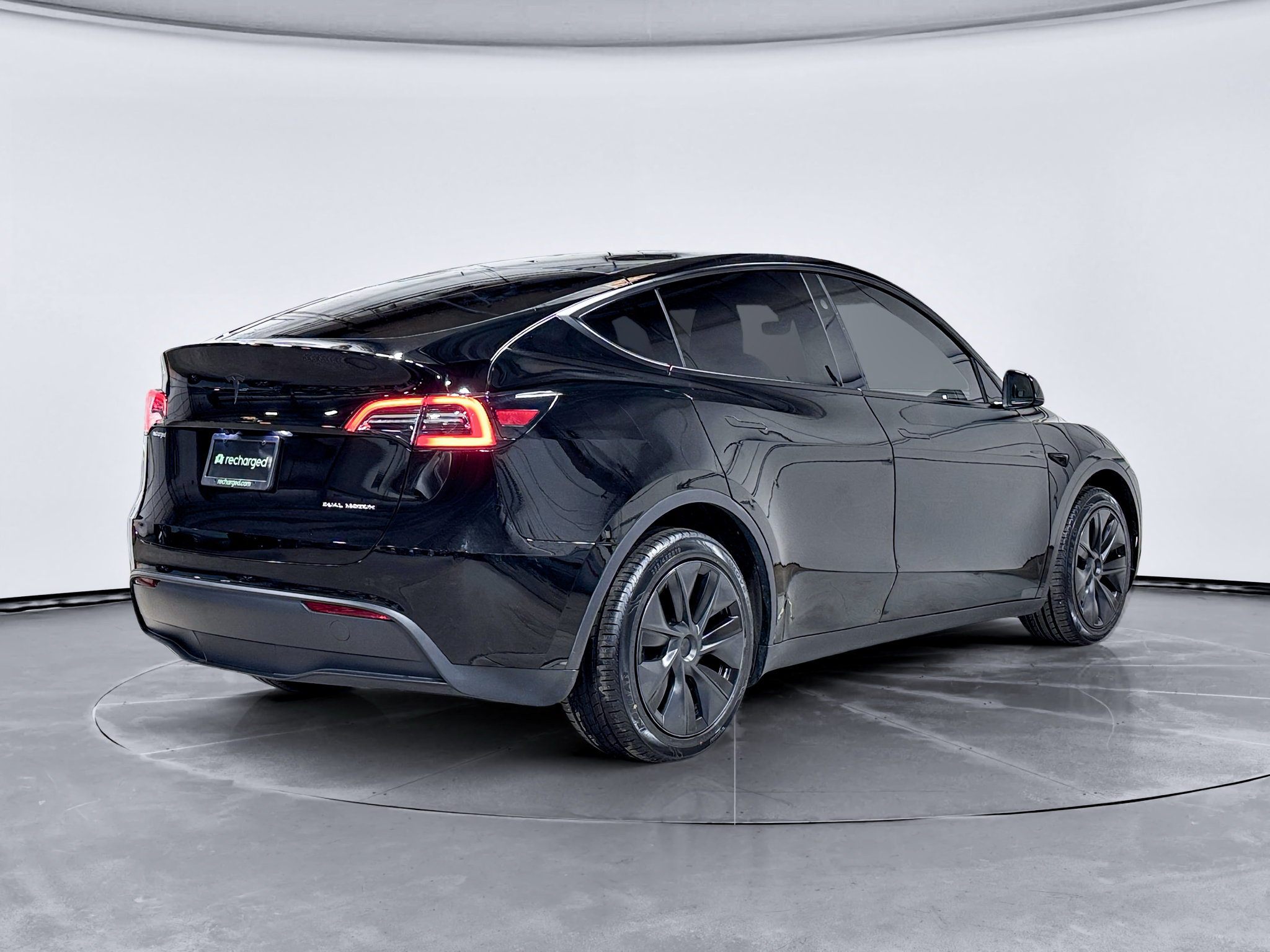 Used 2025 Tesla Model Y Long Range AWD/4WD image 3