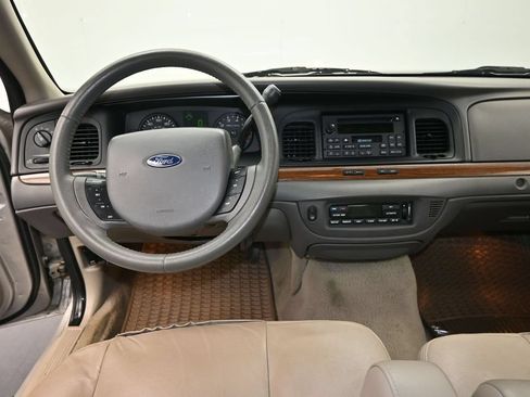 Used 2006 Ford Crown Victoria LX RWD image 16