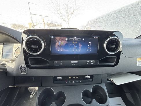 Used 2025 Mercedes-Benz Sprinter 2500 image 10