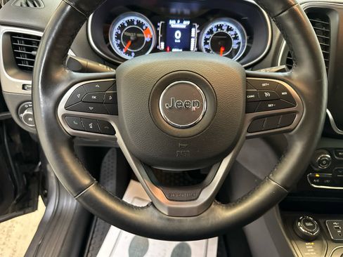 Used 2019 Jeep Cherokee Latitude Plus w/ Cold Weather Group image 12