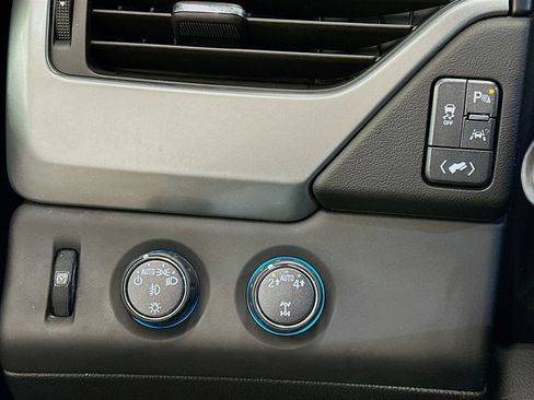 Used 2018 Chevrolet Tahoe Premier image 17