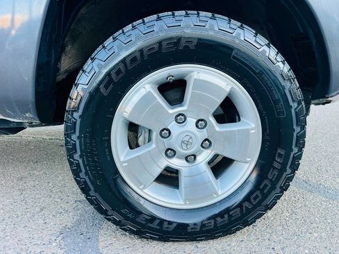 Used 2014 Toyota Tacoma 4x4 Double Cab w/ TRD Sport Package image 12