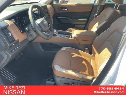New 2026 Nissan Pathfinder Platinum AWD/4WD image 12
