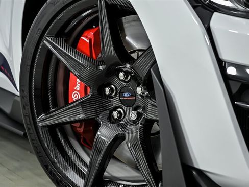 Used 2021 Ford Mustang Shelby GT500 w/ Carbon Fiber Track Pack RWD image 4
