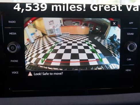 Certified 2025 Volkswagen Jetta SE image 17