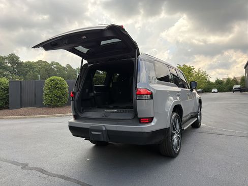 Used 2025 Lexus GX 550 w/ Accessory Package (2T) AWD/4WD image 41