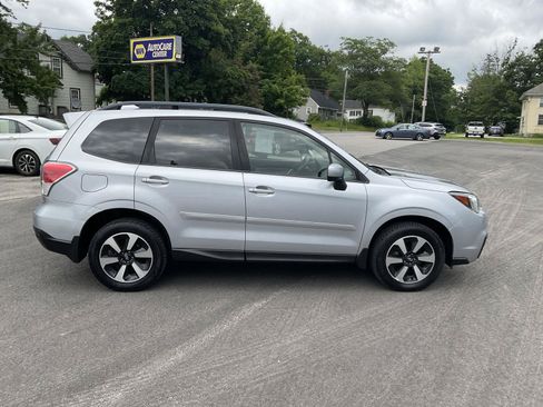 Used 2017 Subaru Forester 2.5i Premium w/ All-Weather Package AWD/4WD image 6