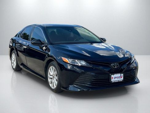 Used 2020 Toyota Camry LE FWD image 3