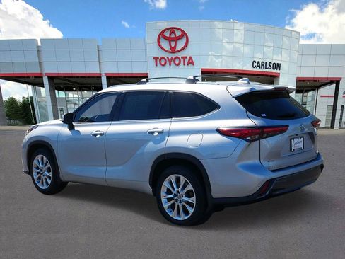 Used 2023 Toyota Highlander Limited AWD/4WD image 6