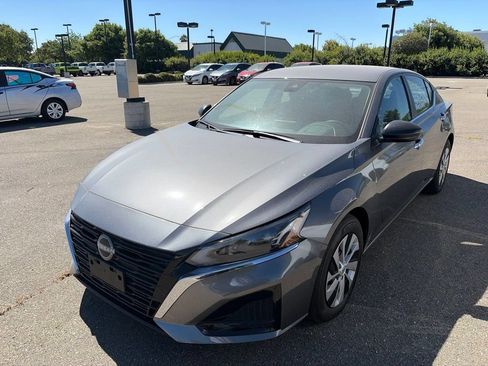 Used 2025 Nissan Altima 2.5 S FWD image 3