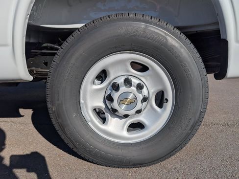 New 2025 Chevrolet Express 3500 WT image 17