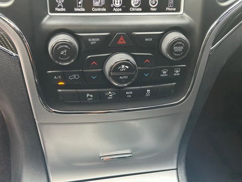 Used 2014 Jeep Grand Cherokee SRT image 23