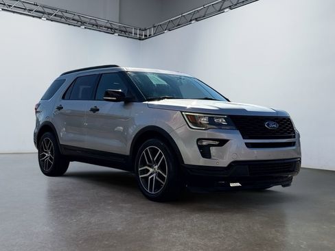 Used 2019 Ford Explorer Sport image 3