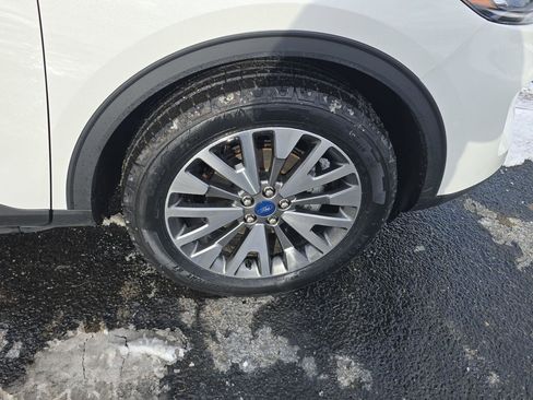 Used 2022 Ford Escape Titanium w/ Class II Trailer Tow Package image 43