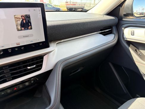 Used 2025 Ford Explorer Active image 23