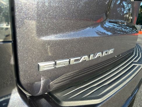Used 2024 Cadillac Escalade Premium Luxury AWD/4WD image 32