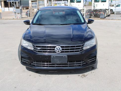 Used 2018 Volkswagen Passat 2.0T R-Line image 2