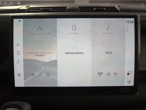 Used 2025 Land Rover Defender 90 S image 23