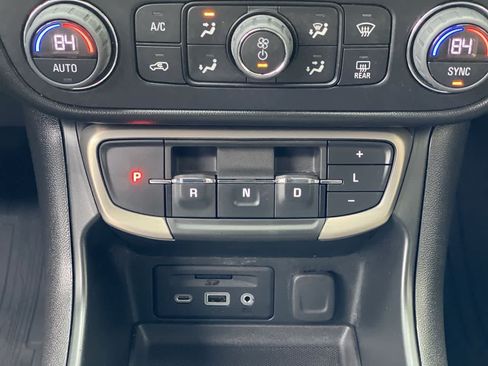 Used 2022 GMC Terrain Denali w/ Denali Premium Package AWD/4WD image 25
