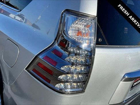 Used 2018 Lexus GX 460 image 22