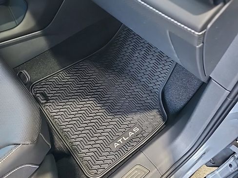 New 2026 Volkswagen Atlas SE image 14