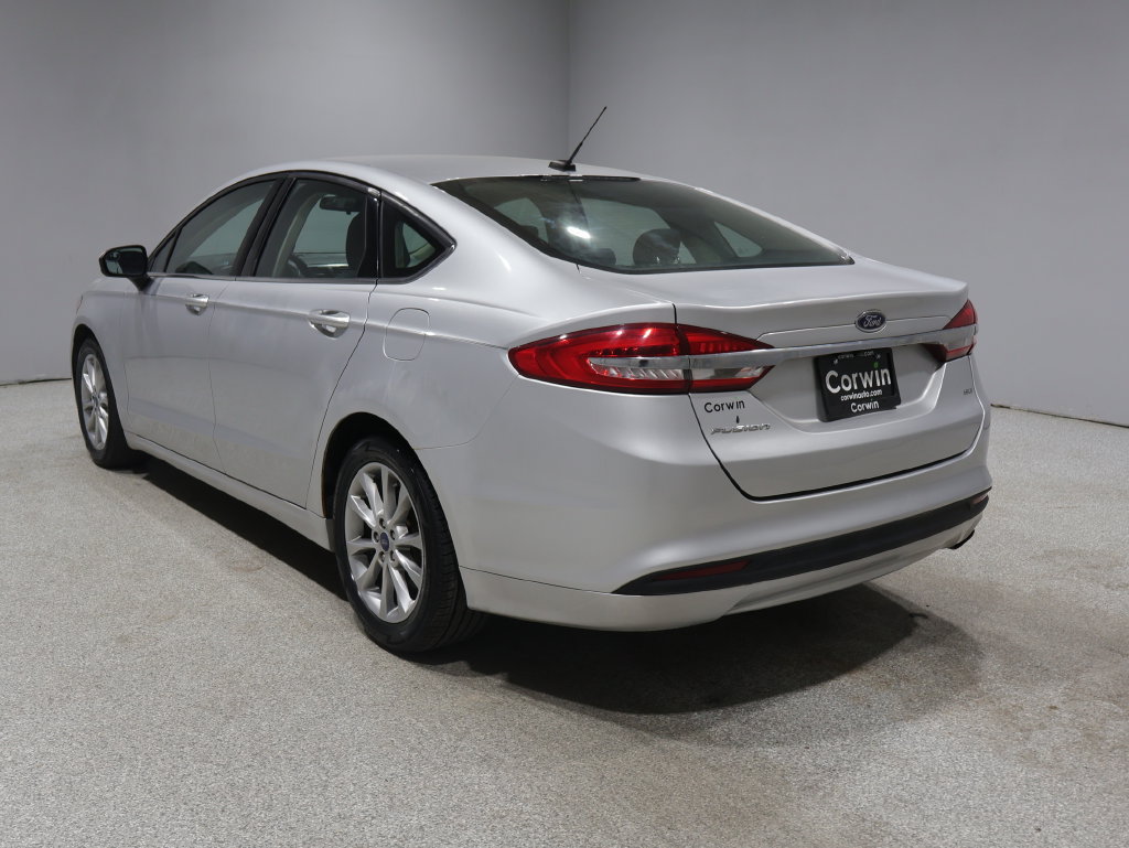 Used 2017 Ford Fusion SE FWD image 17
