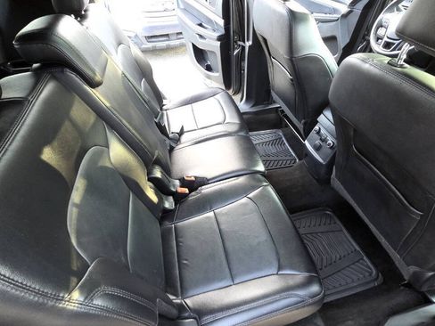 Used 2017 Ford Explorer XLT w/ Equipment Group 202A AWD/4WD image 44
